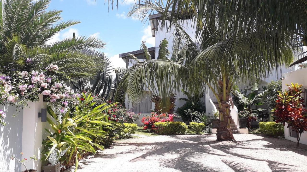 Le Mandala Moris Guesthouse Pointe Aux Canonniers Grand Baie Exterior foto