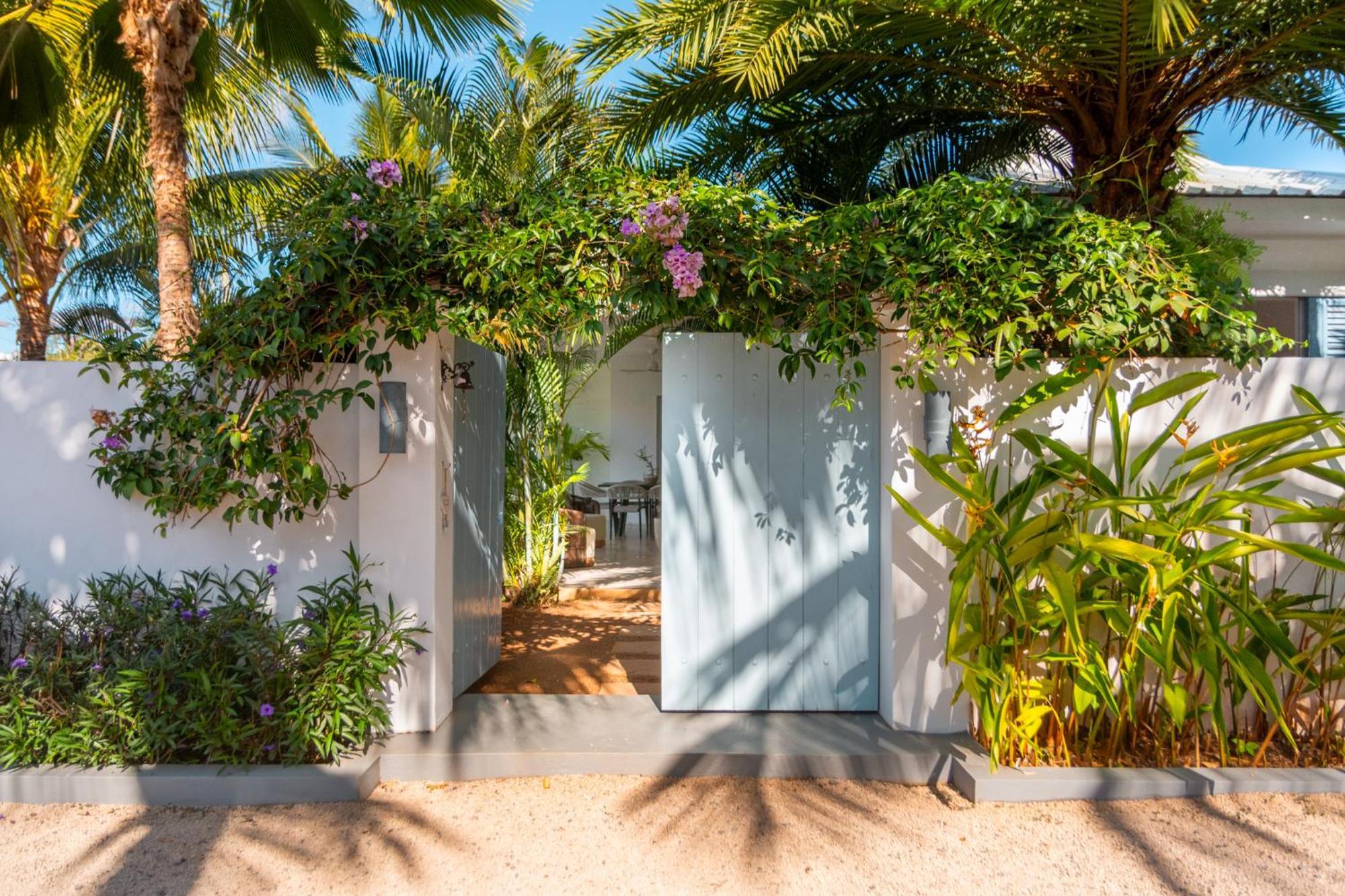 Le Mandala Moris Guesthouse Pointe Aux Canonniers Grand Baie Exterior foto