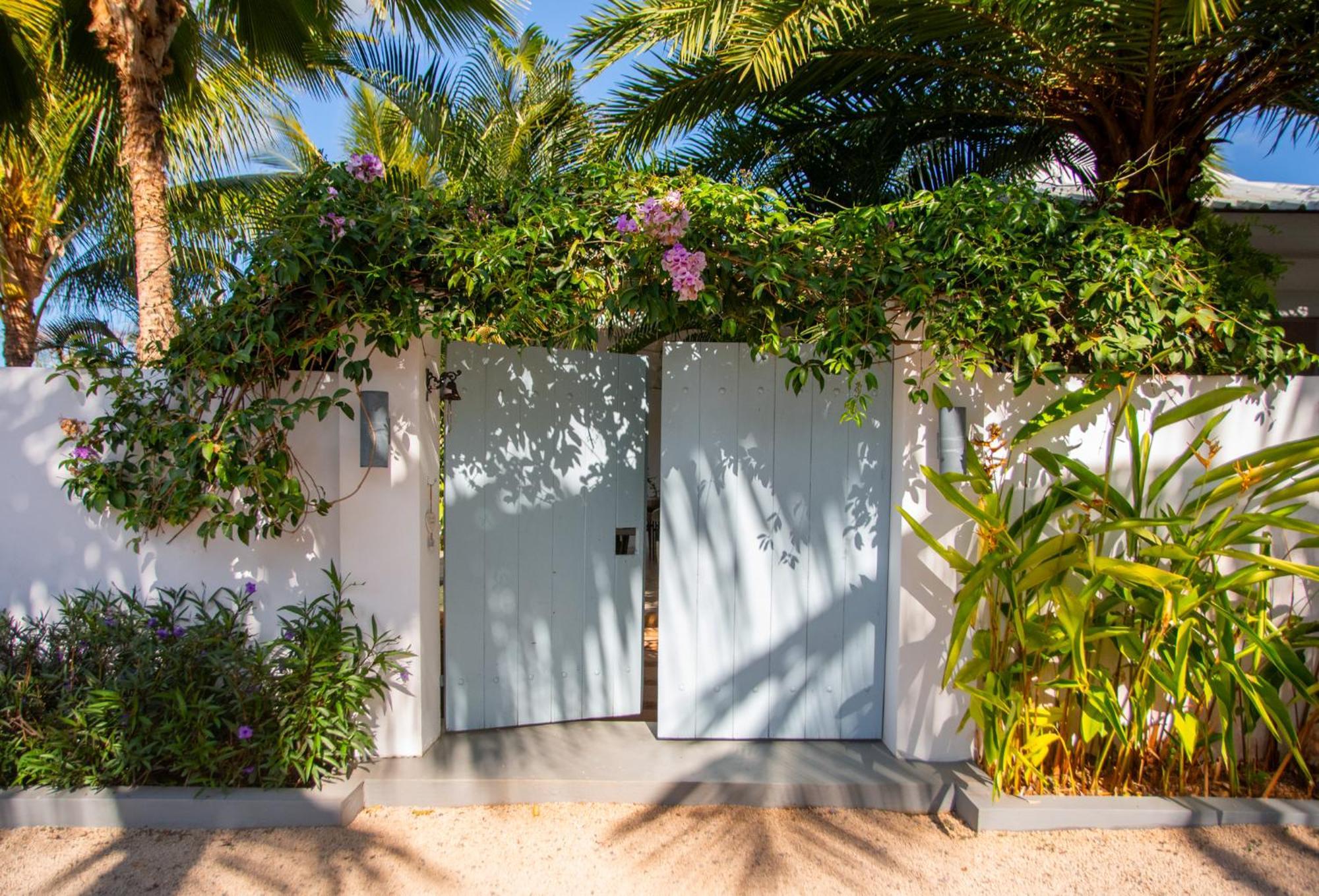 Le Mandala Moris Guesthouse Pointe Aux Canonniers Grand Baie Exterior foto